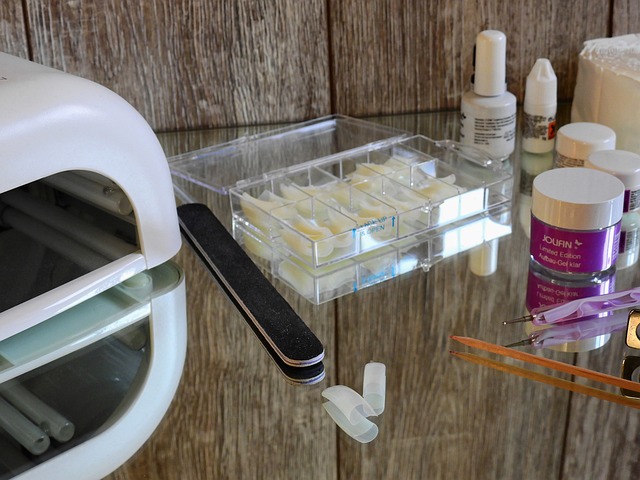 pomôcky v nechtovom štúdiu